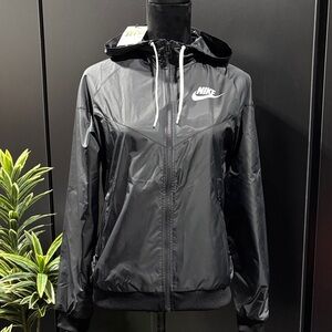 Nike Windrunner Hooded Water Resistant Zip up,hip pockets, rib knit cuffs/waist
